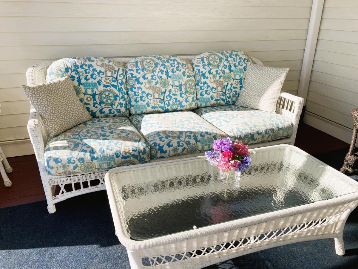 By The Sea Guests Bed & Breakfast And Suites เดนนิสพอร์ต ภายนอก รูปภาพ