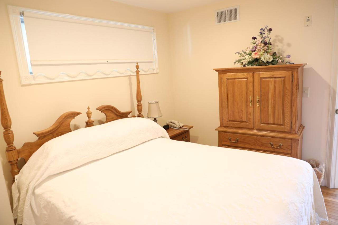 By The Sea Guests Bed & Breakfast And Suites เดนนิสพอร์ต ภายนอก รูปภาพ