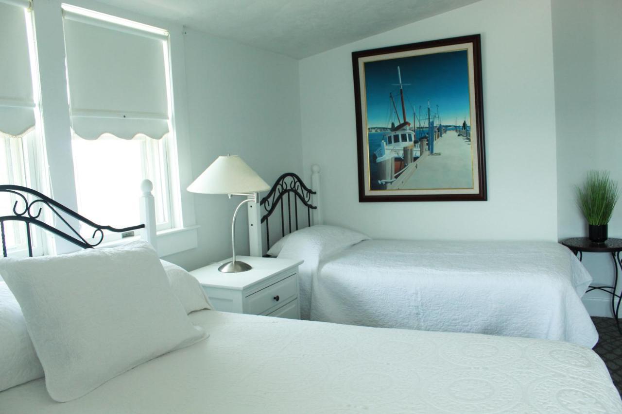 By The Sea Guests Bed & Breakfast And Suites เดนนิสพอร์ต ภายนอก รูปภาพ
