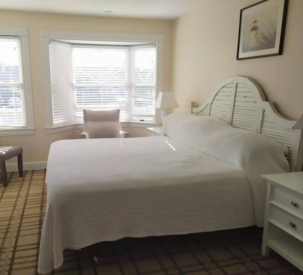 By The Sea Guests Bed & Breakfast And Suites เดนนิสพอร์ต ภายนอก รูปภาพ