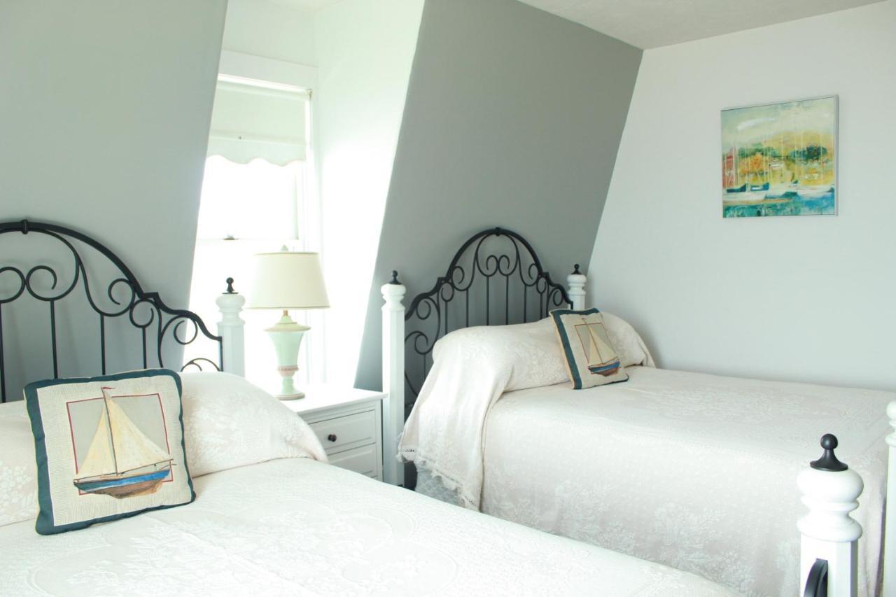 By The Sea Guests Bed & Breakfast And Suites เดนนิสพอร์ต ภายนอก รูปภาพ
