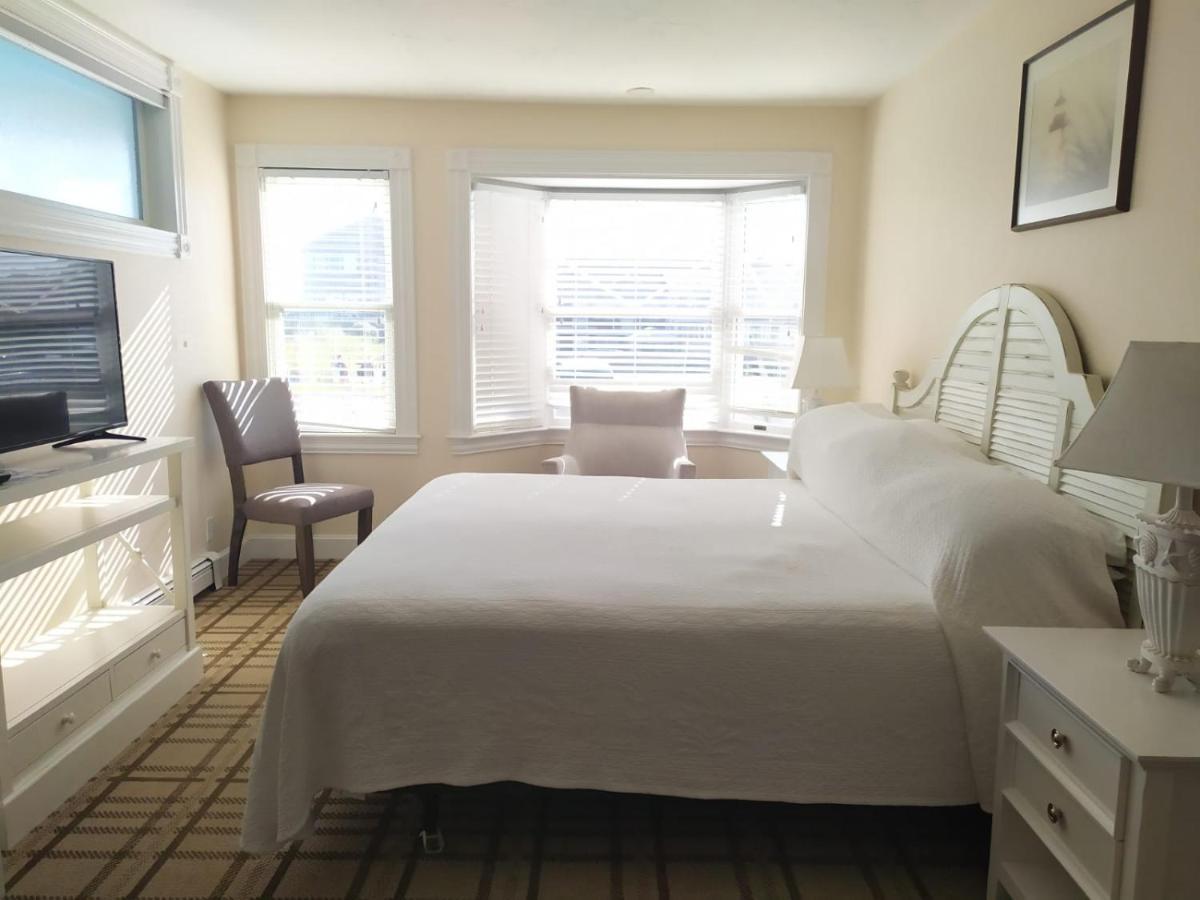 By The Sea Guests Bed & Breakfast And Suites เดนนิสพอร์ต ภายนอก รูปภาพ
