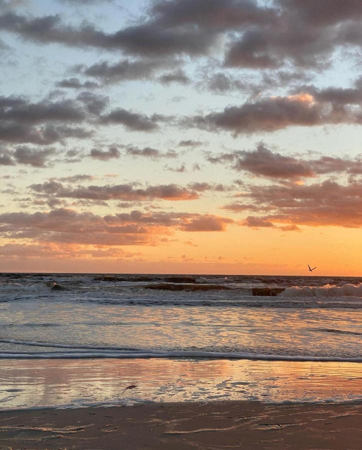 By The Sea Guests Bed & Breakfast And Suites เดนนิสพอร์ต ภายนอก รูปภาพ